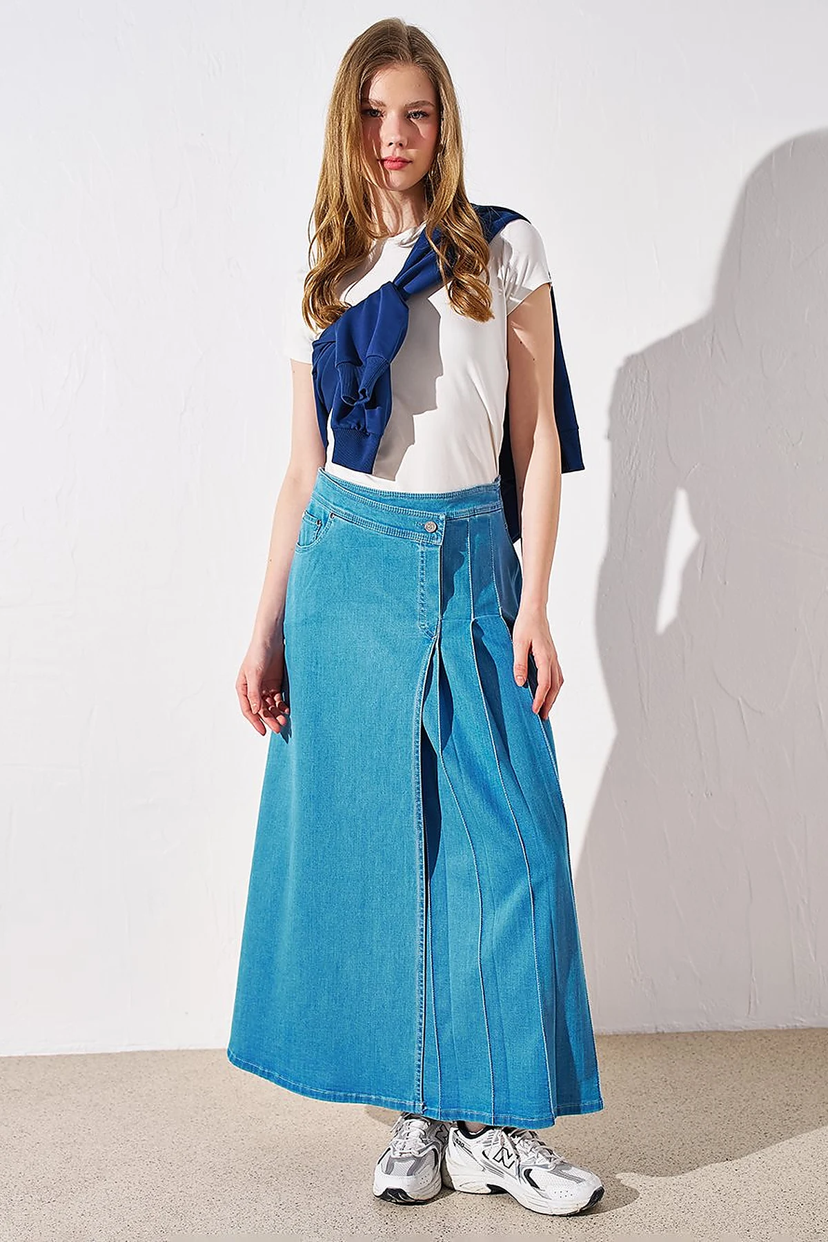 Cross Button Pleated Denim Skirt Blue