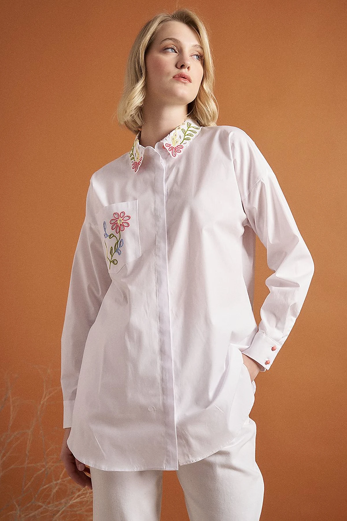 Yakası Nakış İşlemeli Poplin Tunik Optik Beyaz 