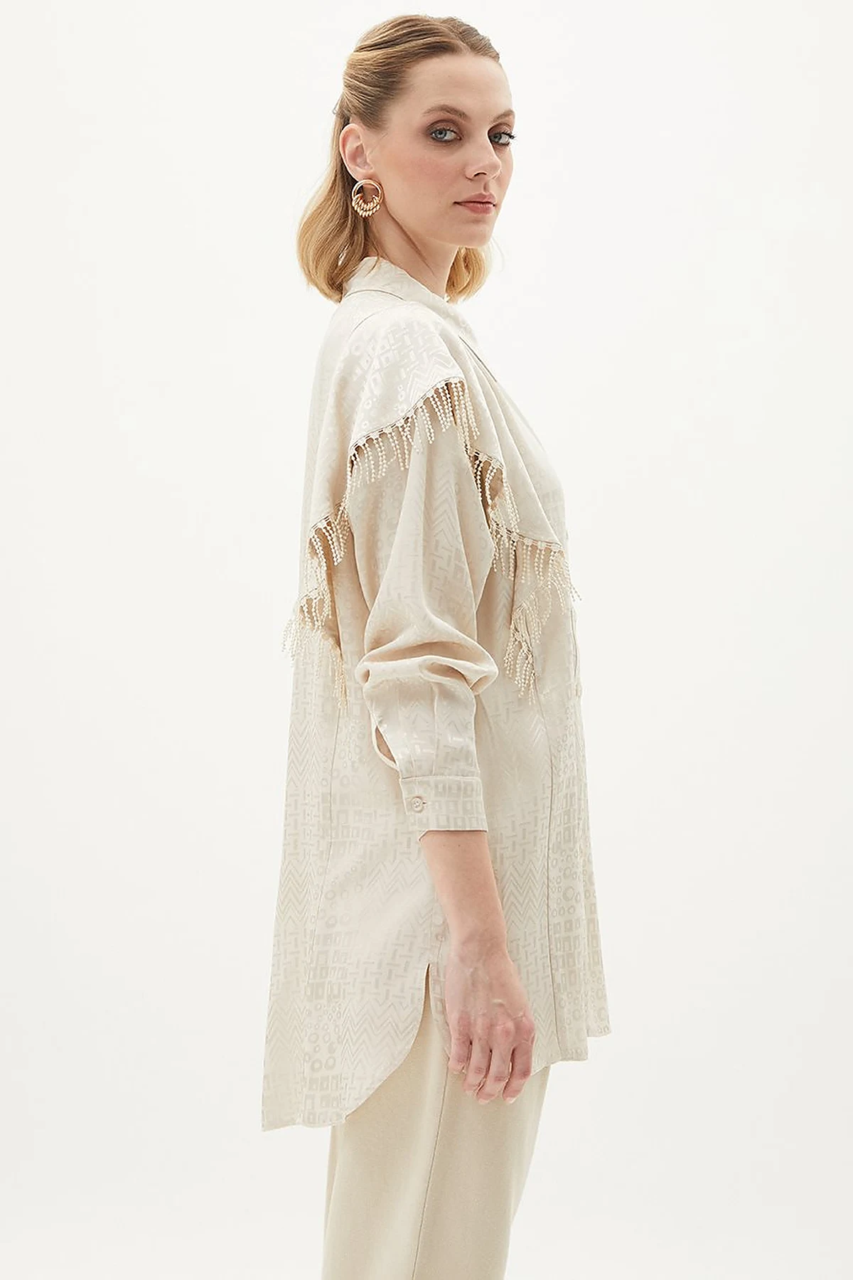 Tassel Detail Abstract Pattern Cream