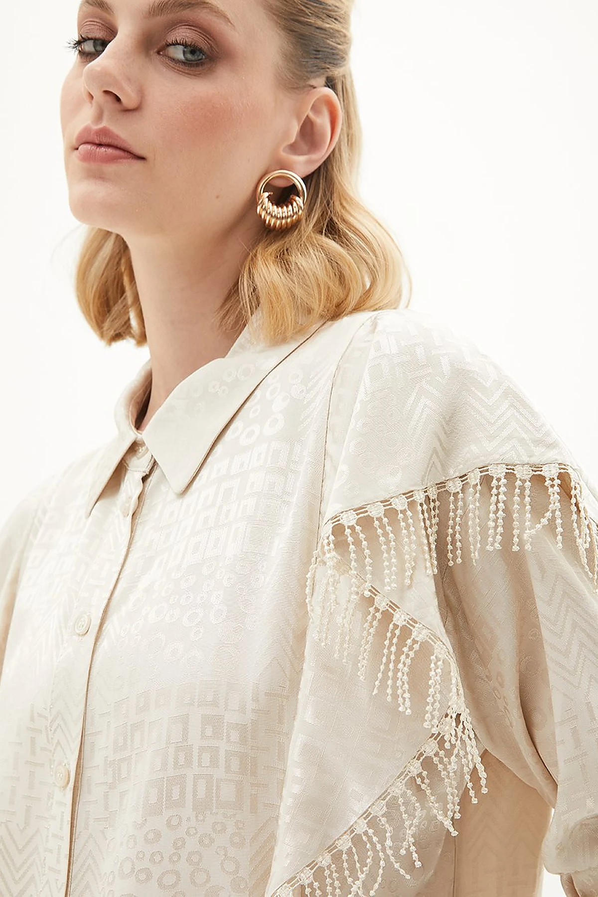 Tassel Detail Abstract Pattern Cream