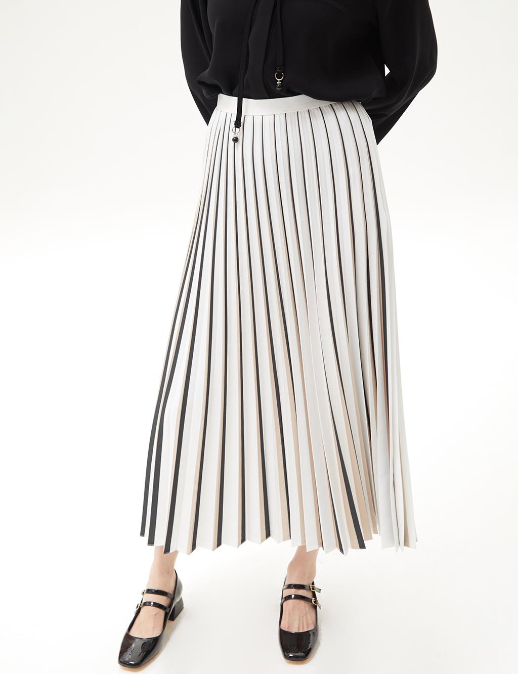Pleated Skirt Black-Ecru