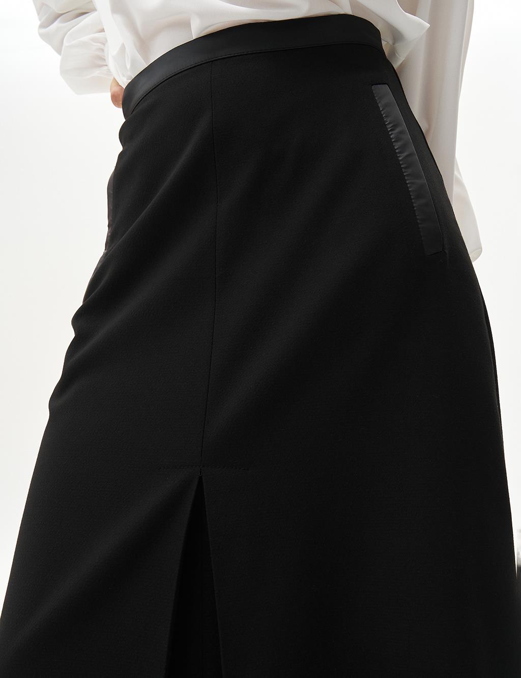 Garnished Pleated A-Line Skirt Black