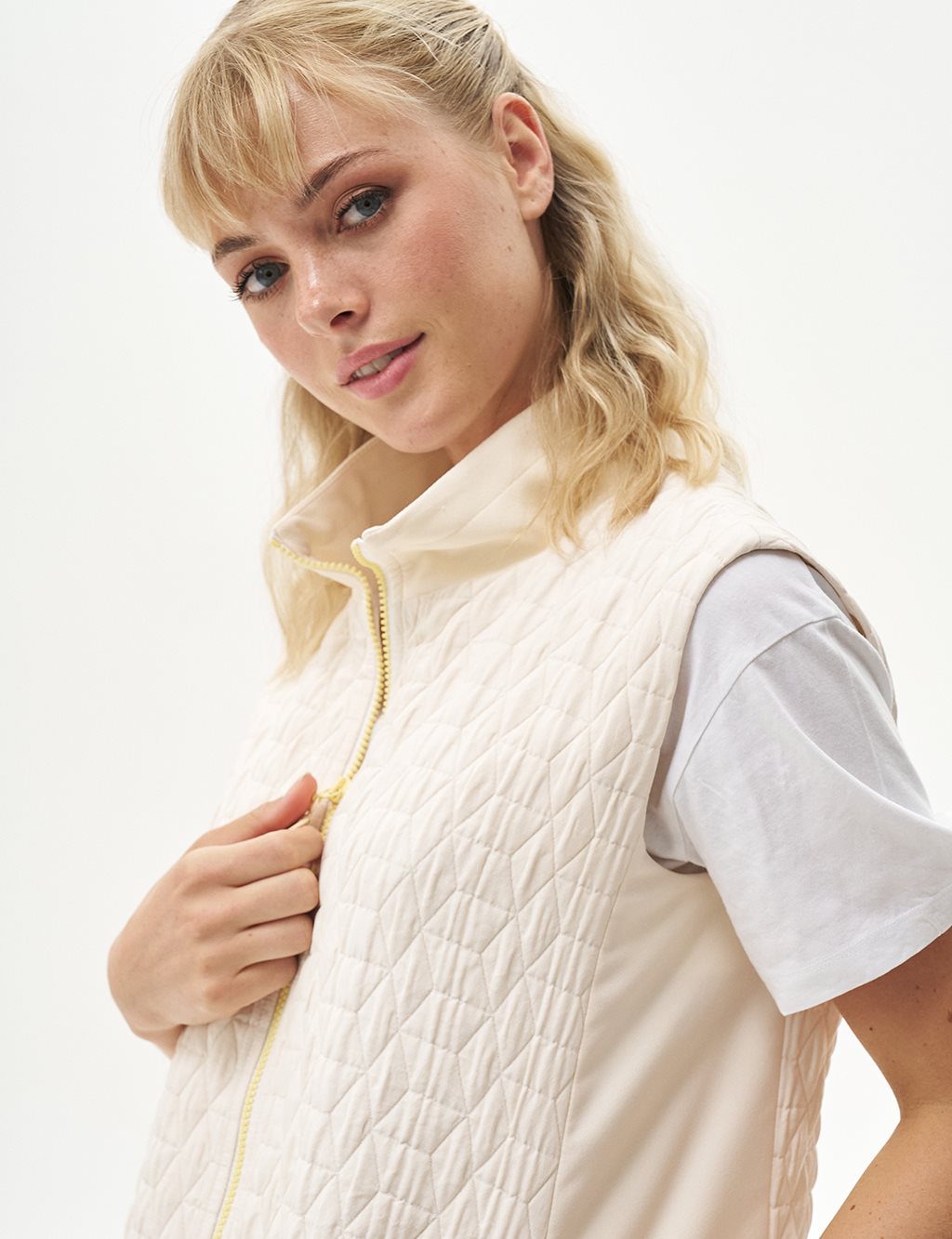 Zippered Detailed Quilted Vest Cream