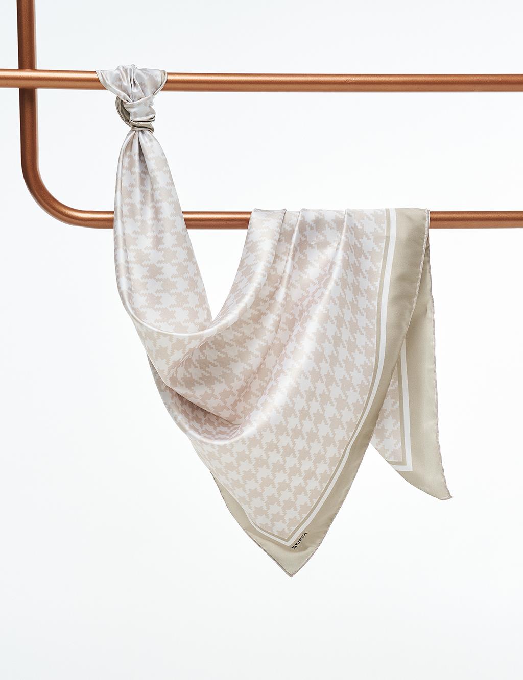 Kazayağı Desenli Eşarp Bej