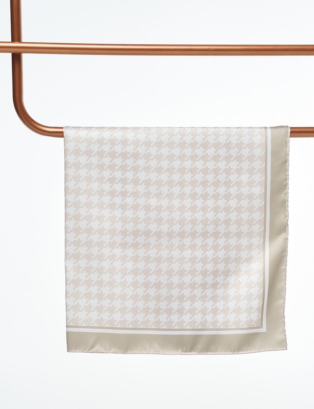 Kazayağı Desenli Eşarp Bej