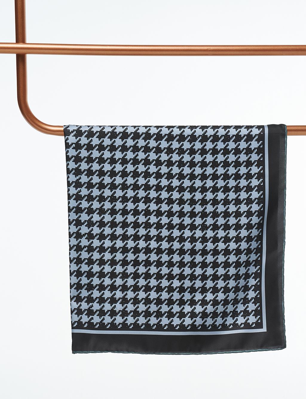 Houndstooth Patterned Scarf Black