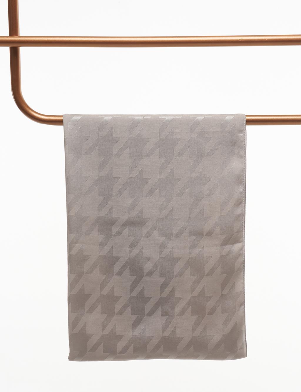 Goose Feet Patterned Woven Shawl Silver