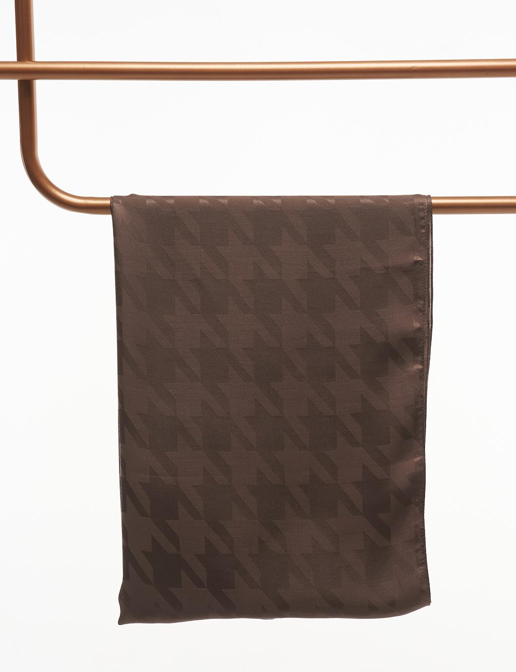 Goose Feet Patterned Woven Shawl Brown