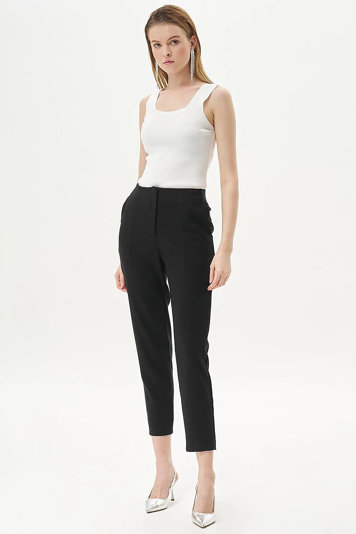 Pleated Tapered Pants Black