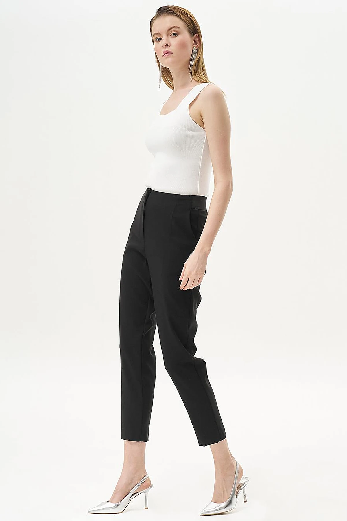 Pleated Tapered Pants Black