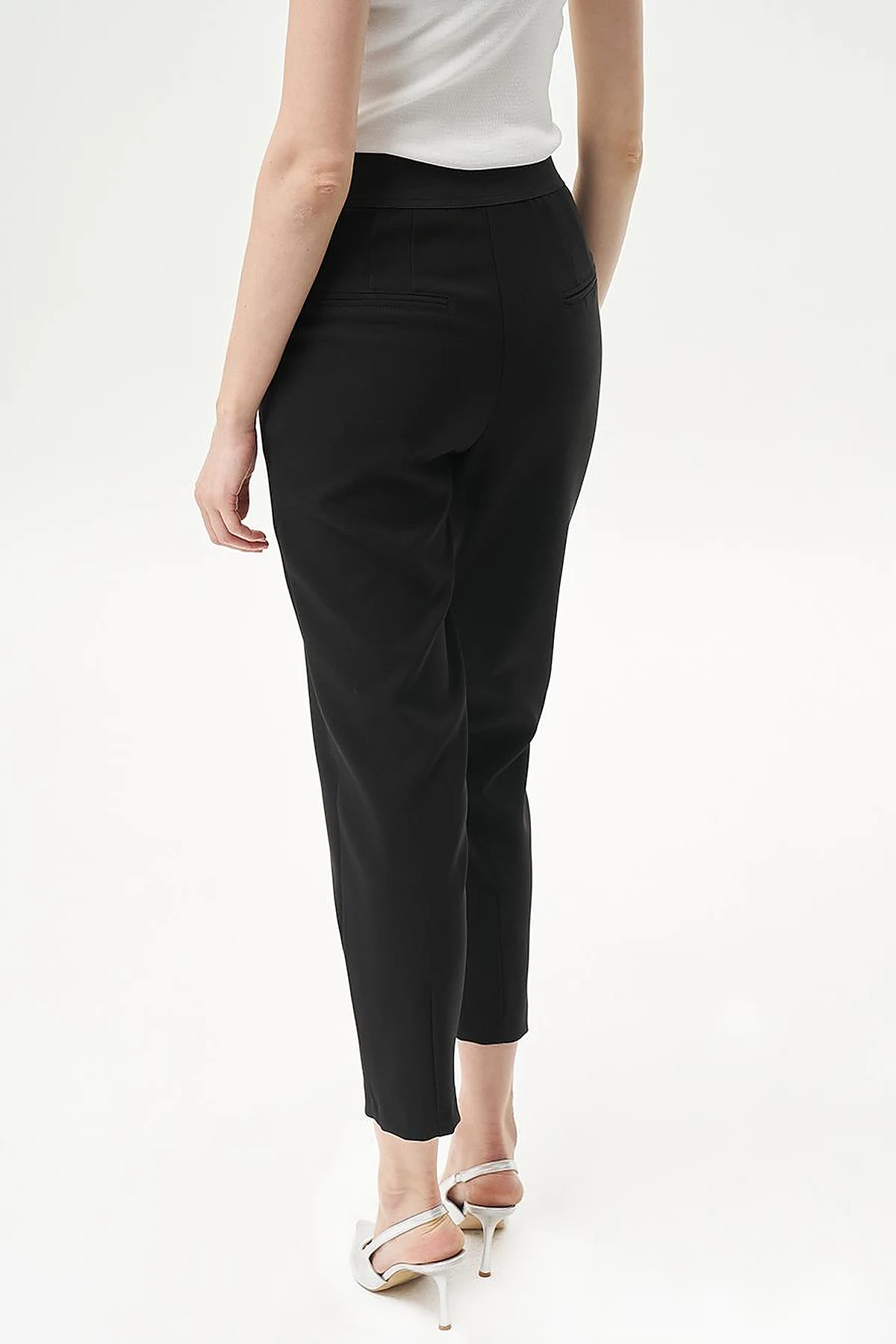 Pleated Tapered Pants Black