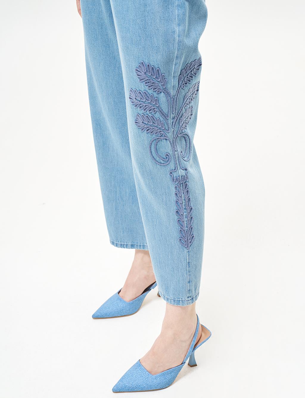 Beli Lastikli Nakış İşlemeli Denim Pantolon Mavi