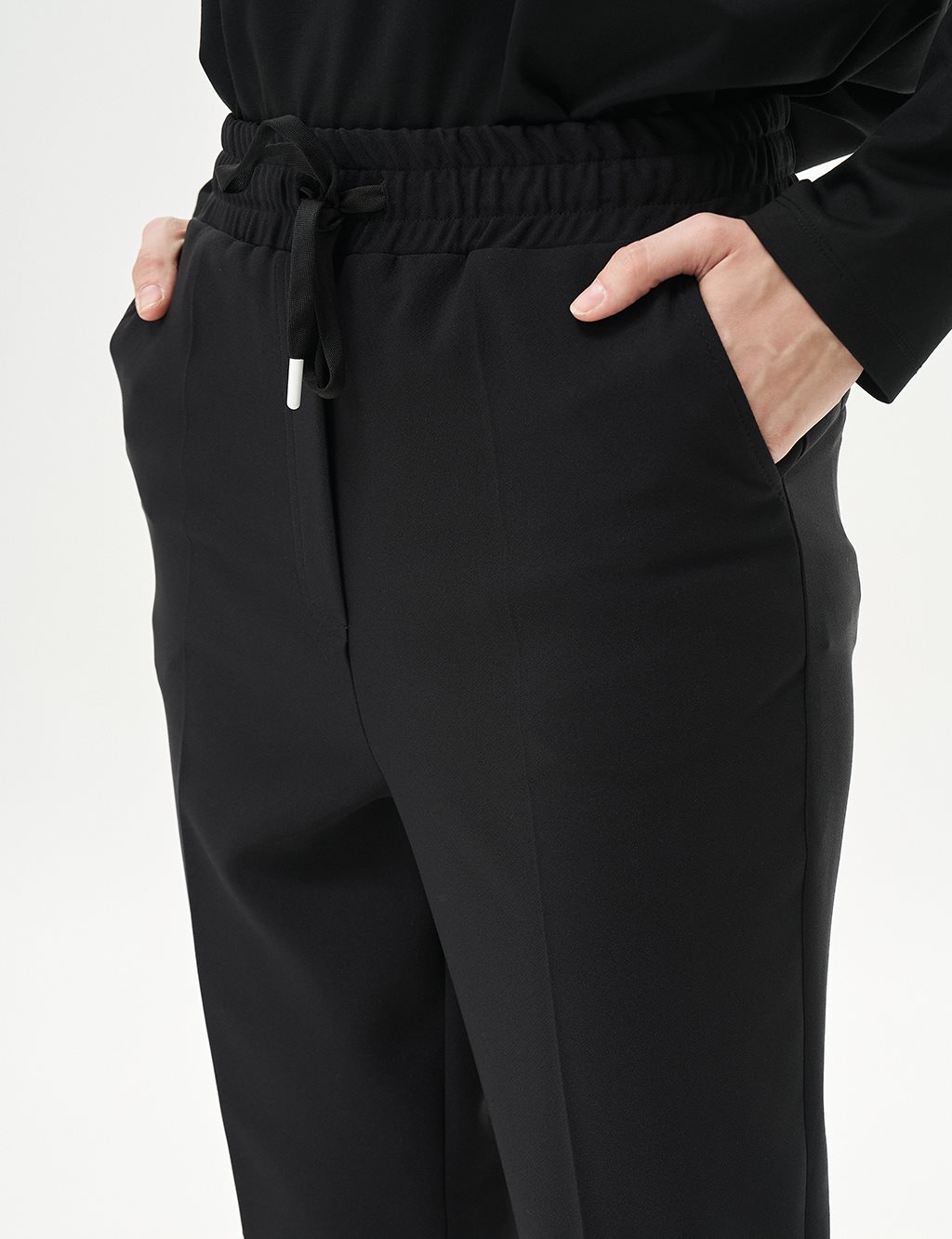 Elasticated Waist Carrot Pants in Black