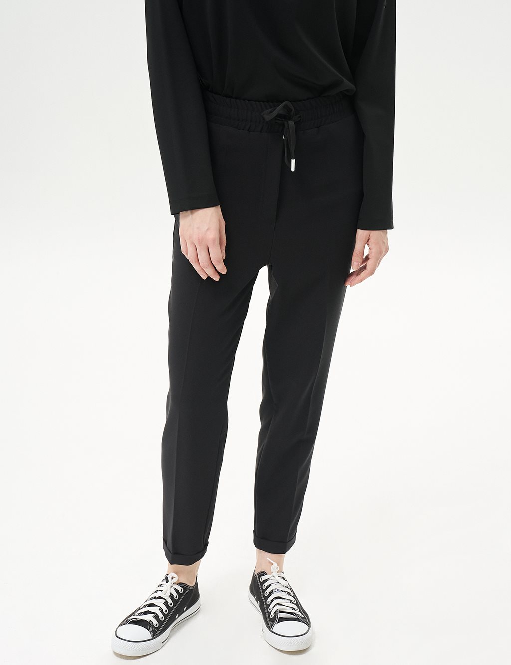 Elasticated Waist Carrot Pants in Black