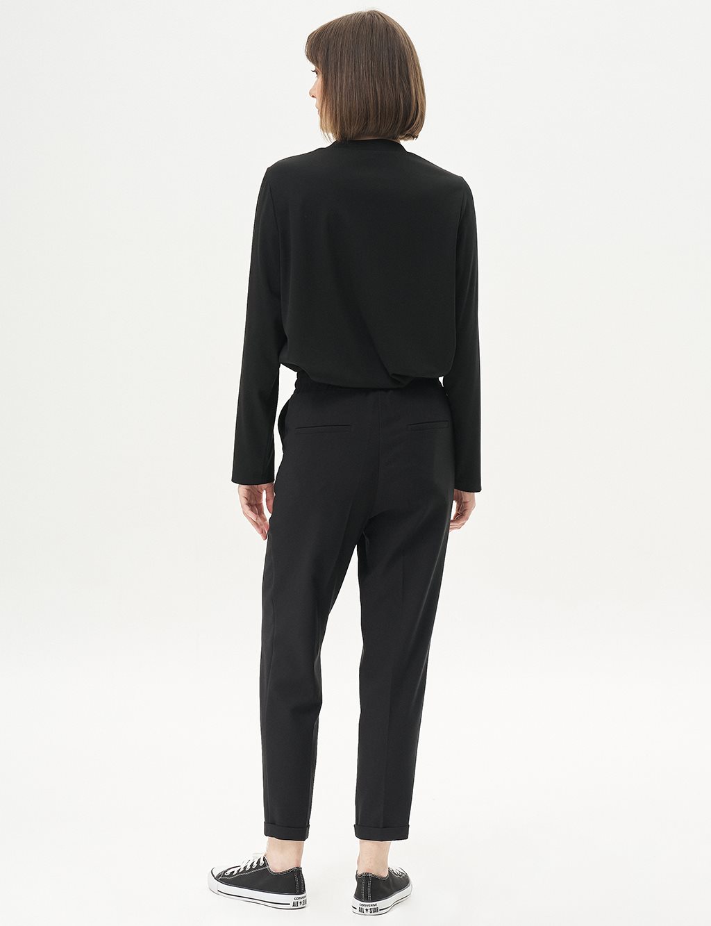 Elasticated Waist Carrot Pants in Black