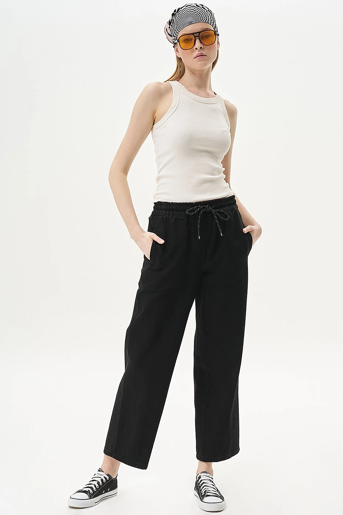 Lace-Up Carrot-Cut Denim Pants Black