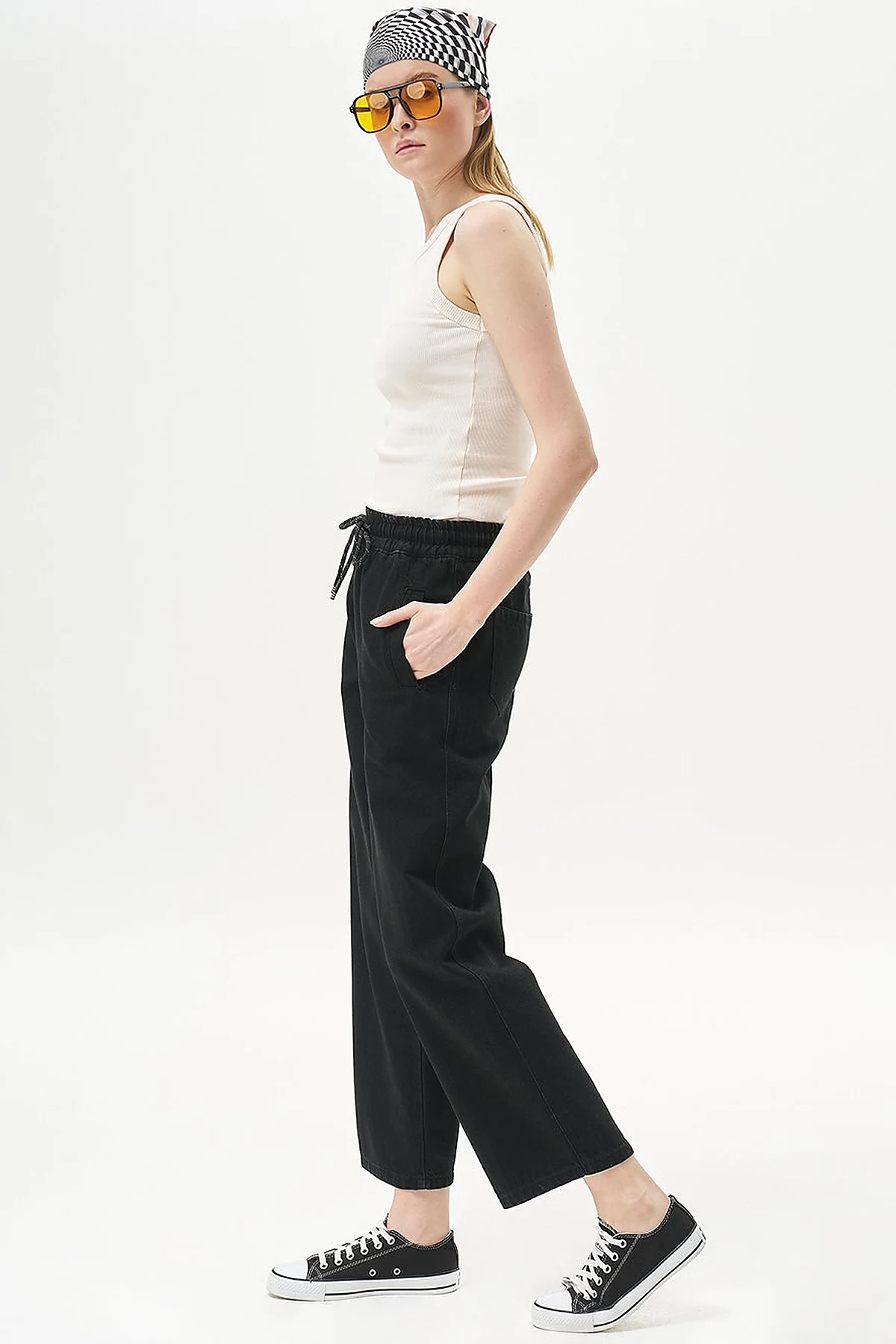 Lace-Up Carrot-Cut Denim Pants Black