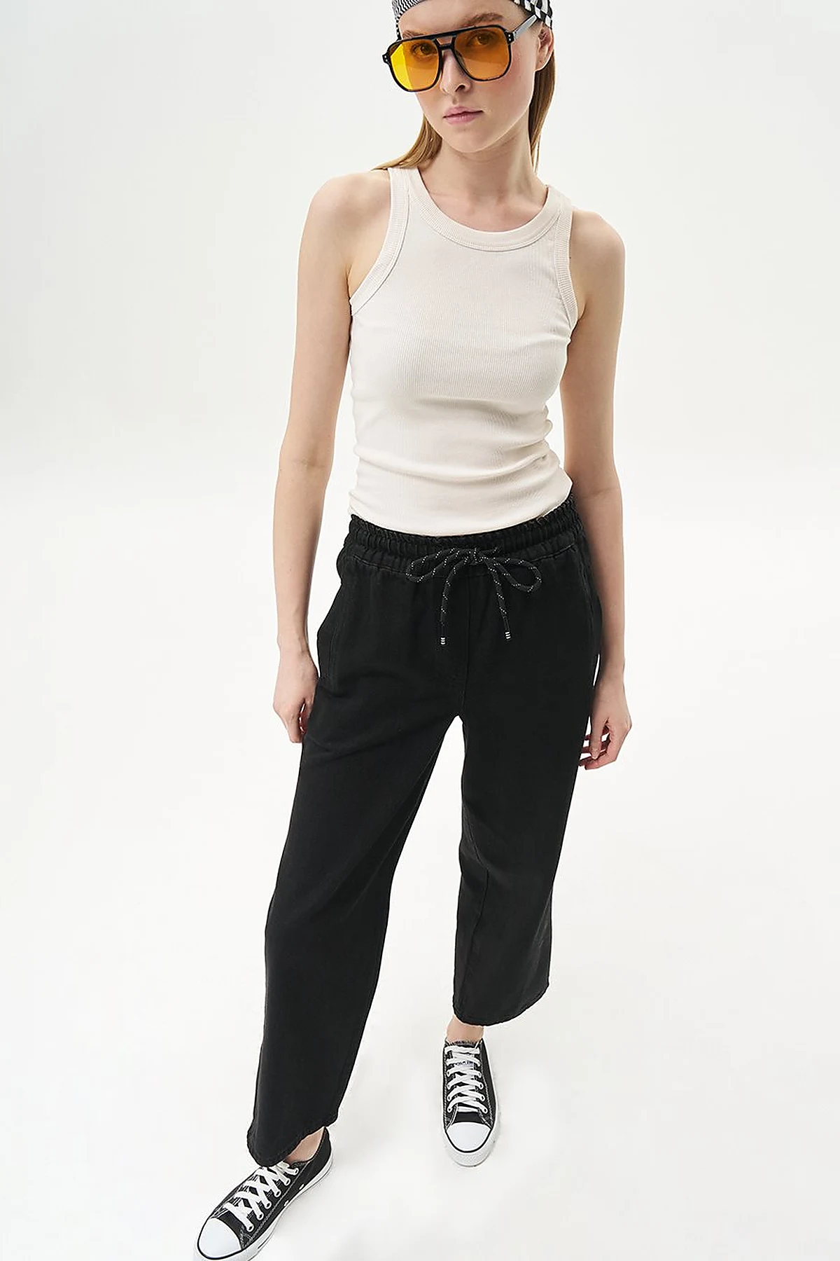 Lace-Up Carrot-Cut Denim Pants Black