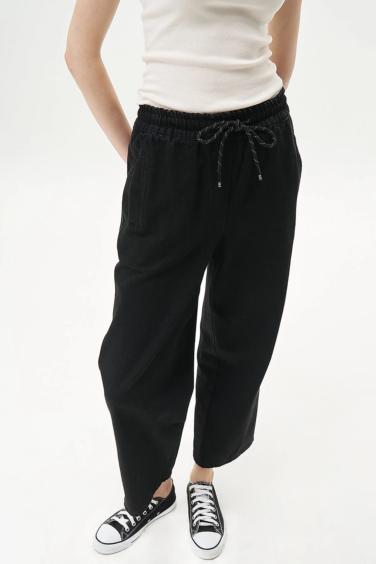 Lace-Up Carrot-Cut Denim Pants Black