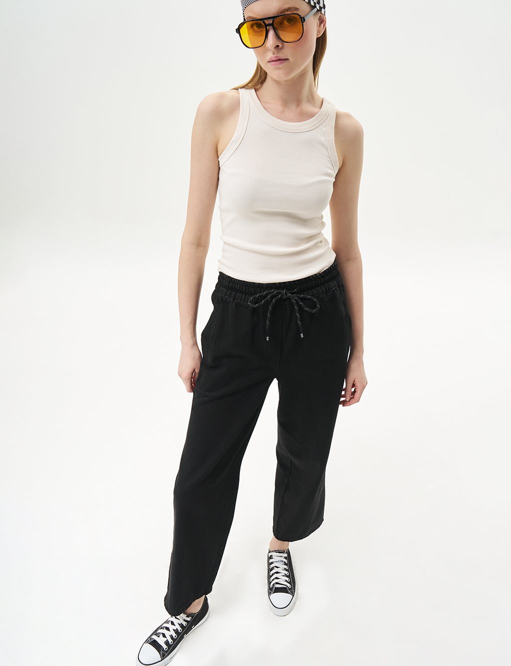 Lace-Up Carrot-Cut Denim Pants Black