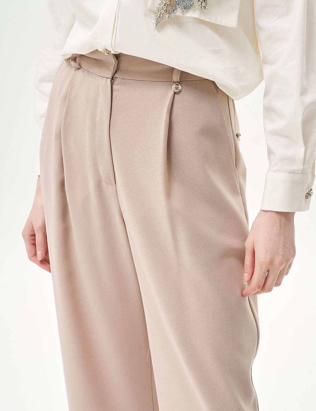 Pleated Pocket Detail Basic Pants Beige