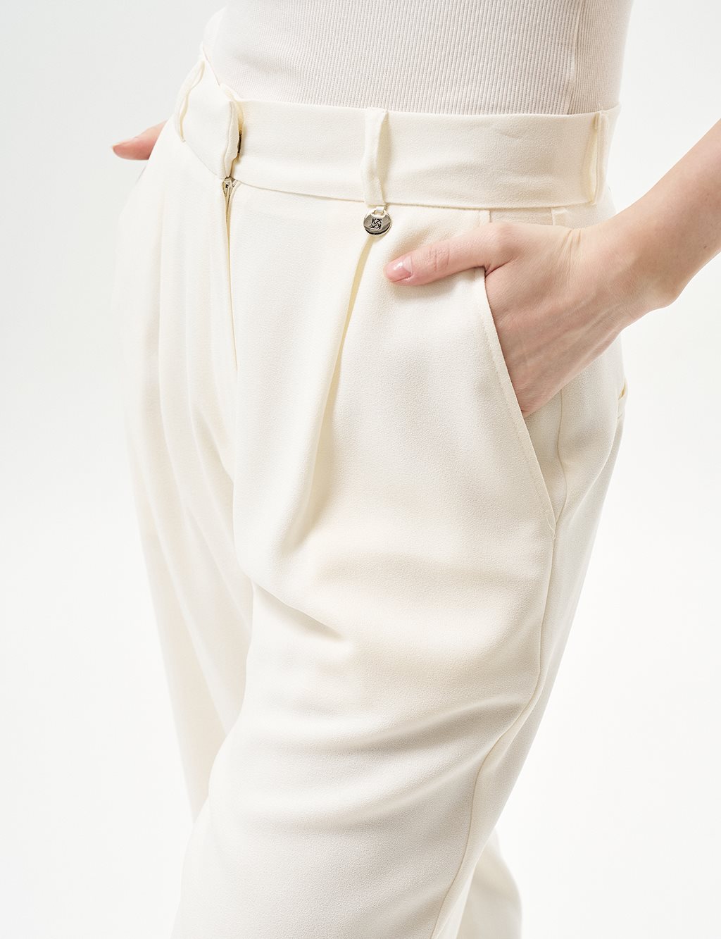 Pleated Pocket Detail Basic Pants Ecru