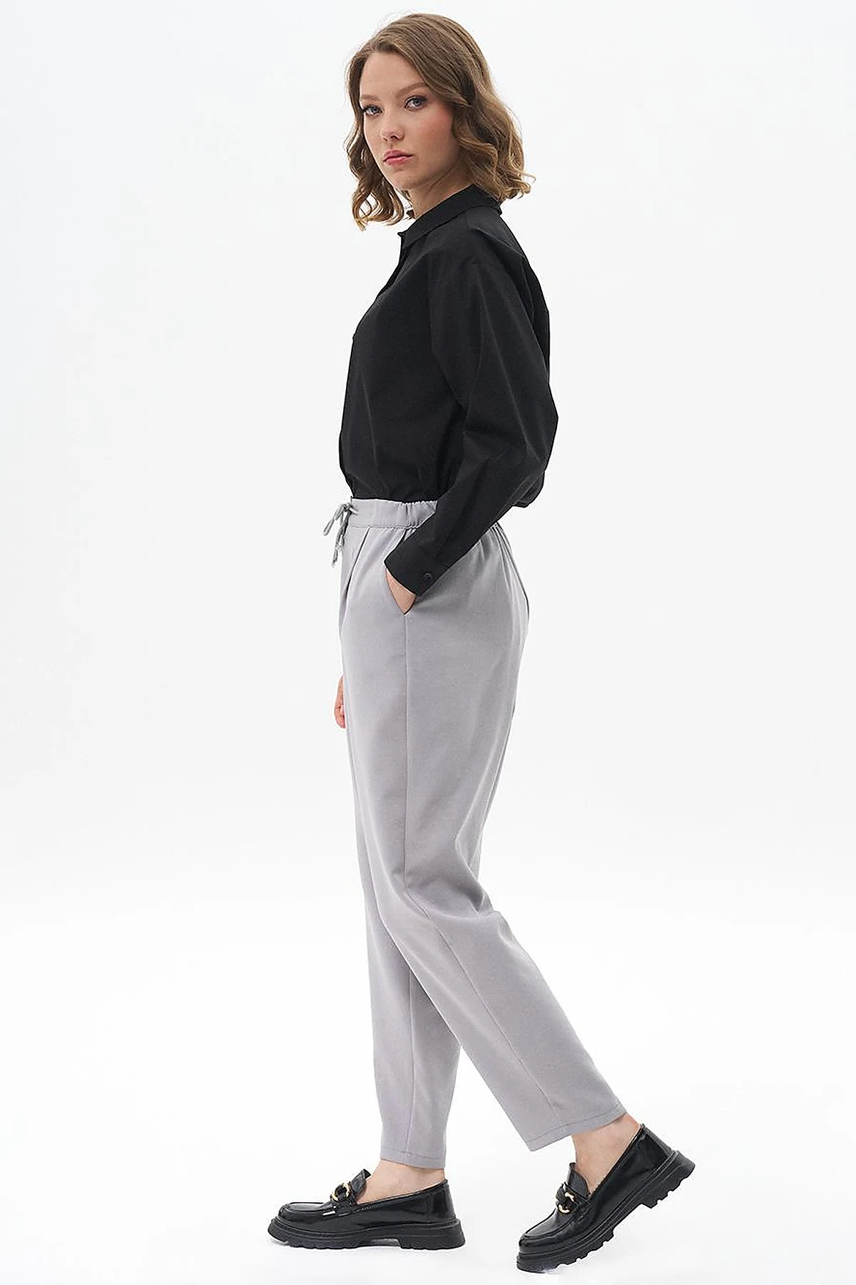 Gray Tapered Carrot Pants with Elastic Waist and Pleats