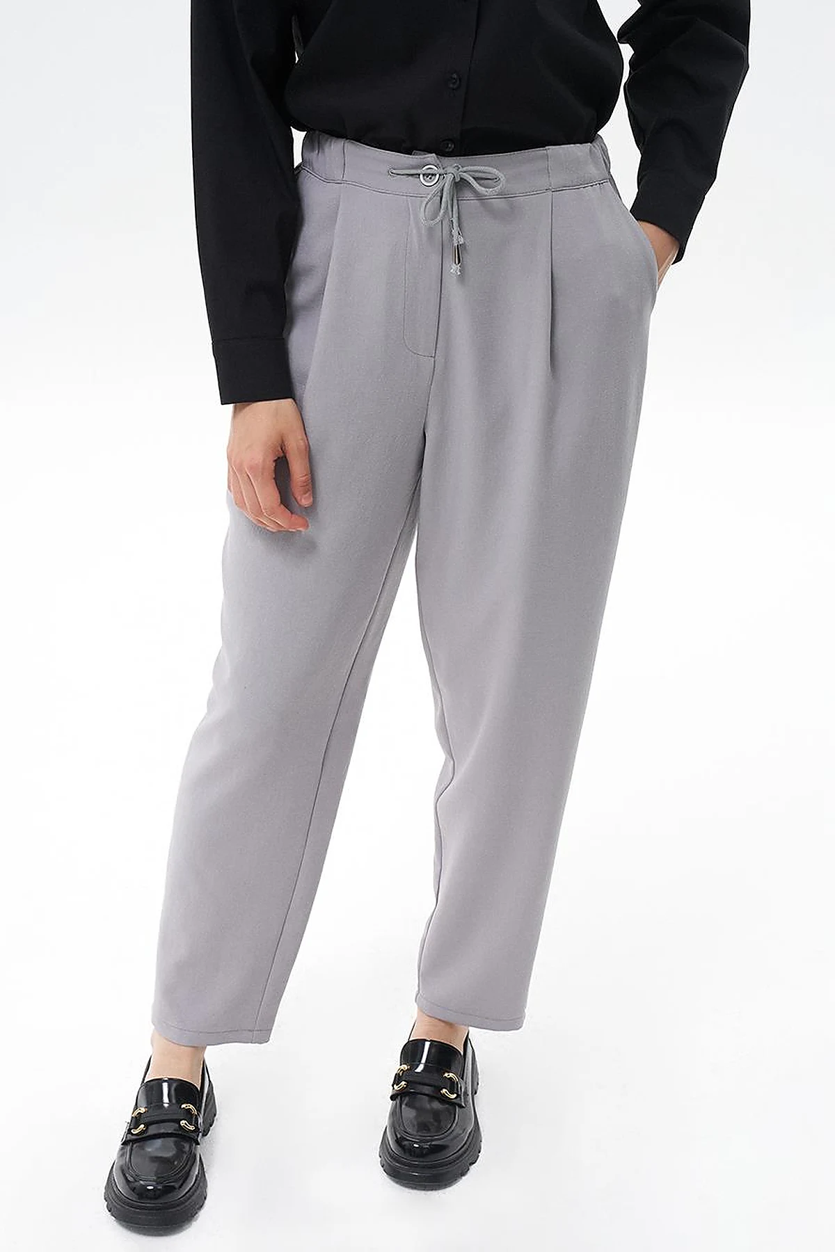Gray Tapered Carrot Pants with Elastic Waist and Pleats