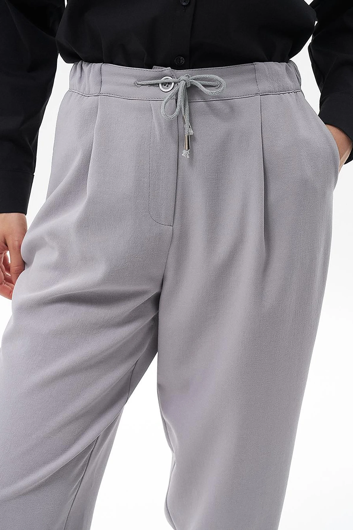 Gray Tapered Carrot Pants with Elastic Waist and Pleats
