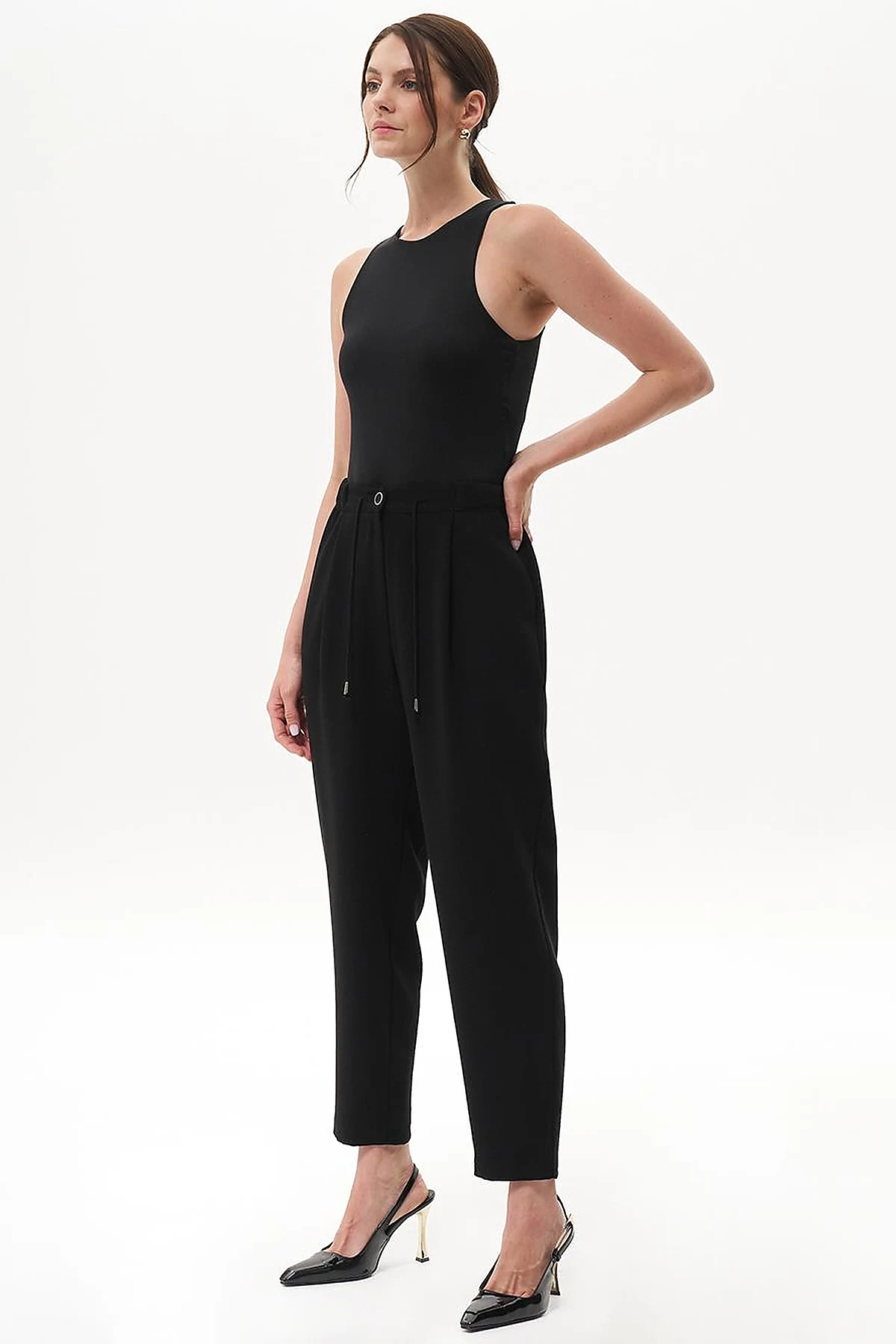 Black Tapered Carrot Pants with Elastic Waist and Pleats