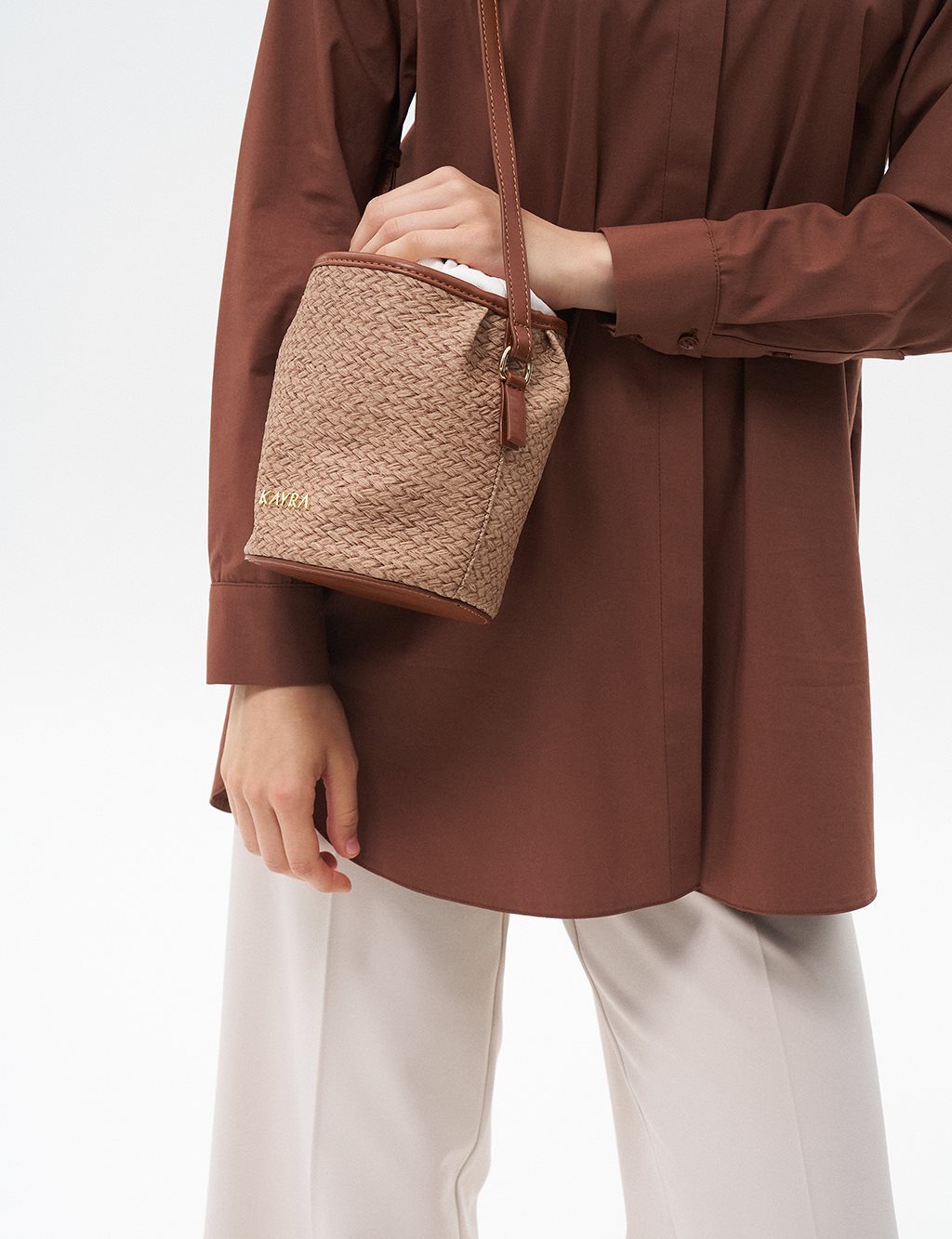  Woven Look Bucket Bag in Beige-Brown