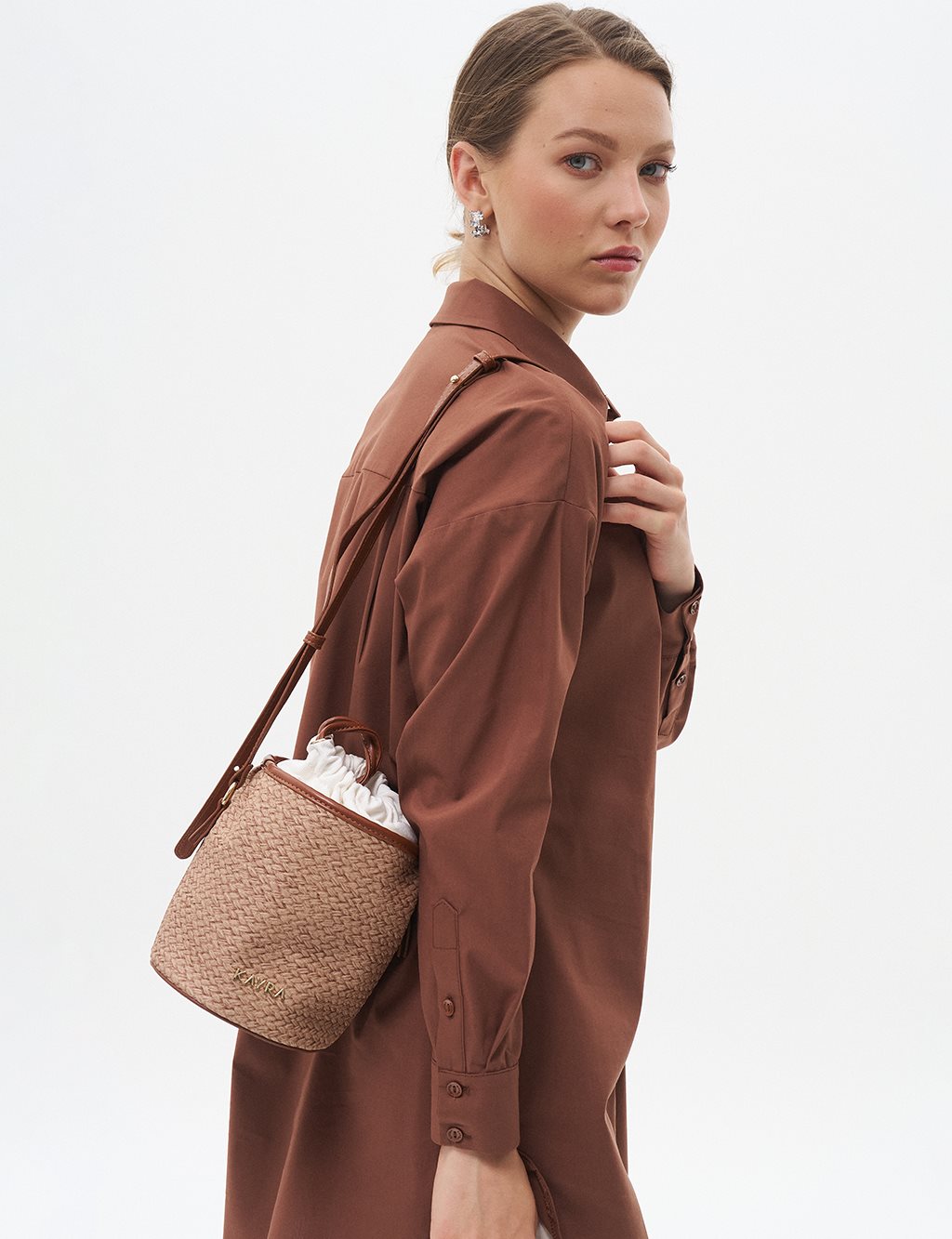  Woven Look Bucket Bag in Beige-Brown