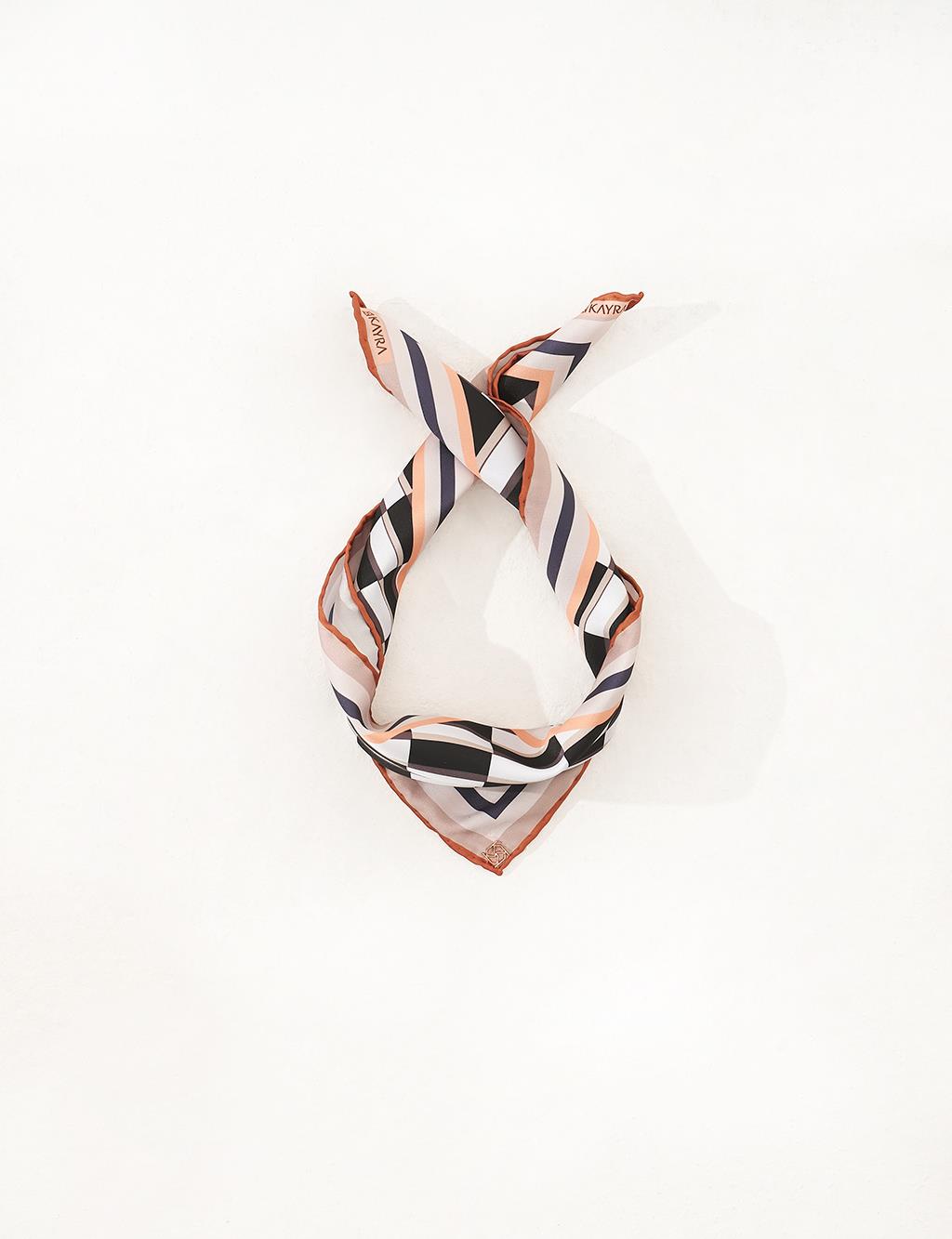 Geometric Pattern Scarf Beige-Black