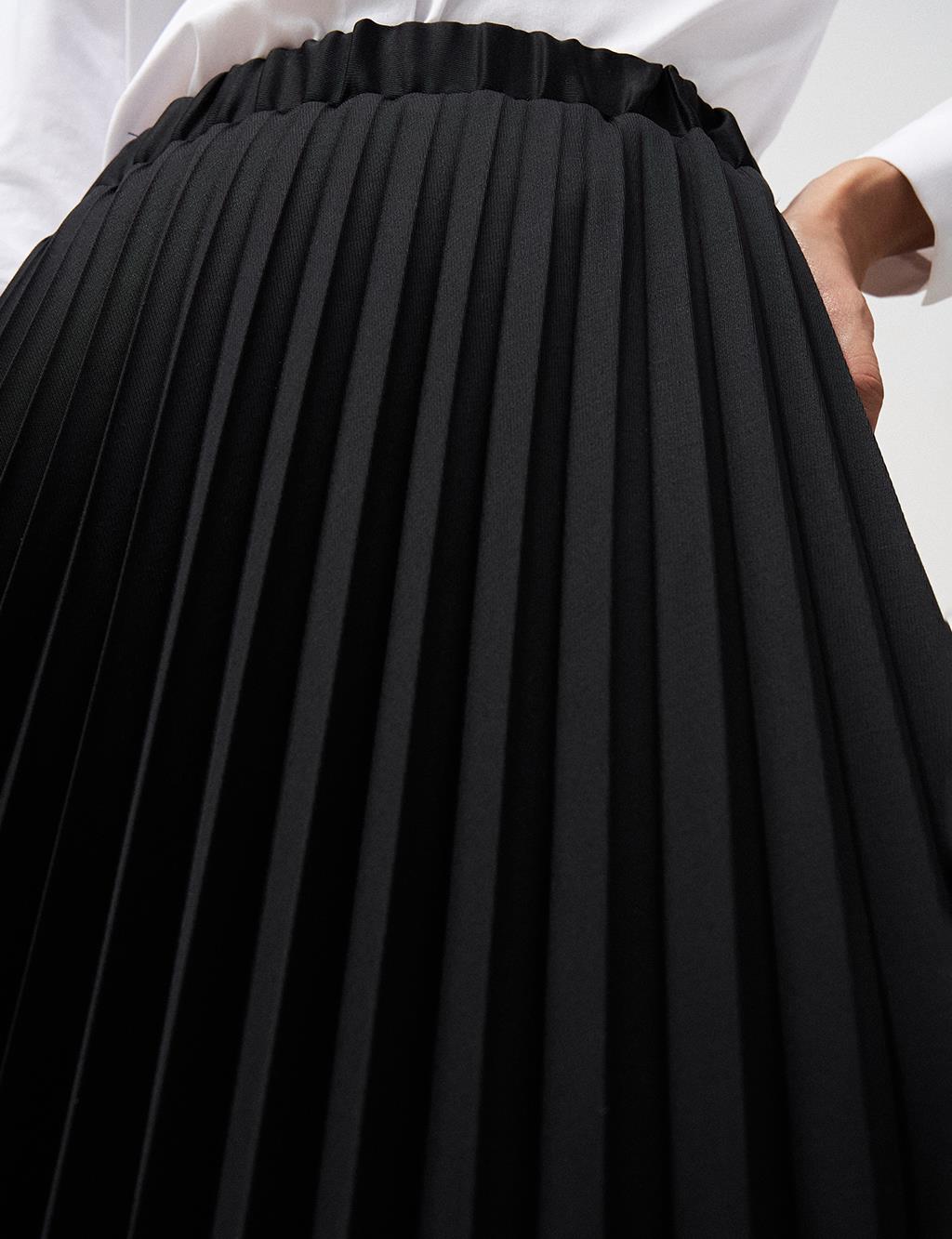 Elastic Waist Pleated Skirt Black