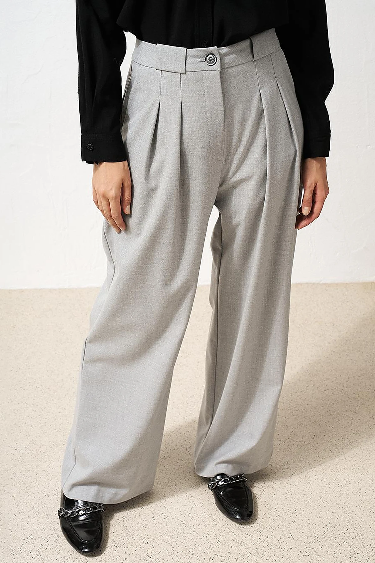 Pleated Wide-Leg Pants Light Gray
