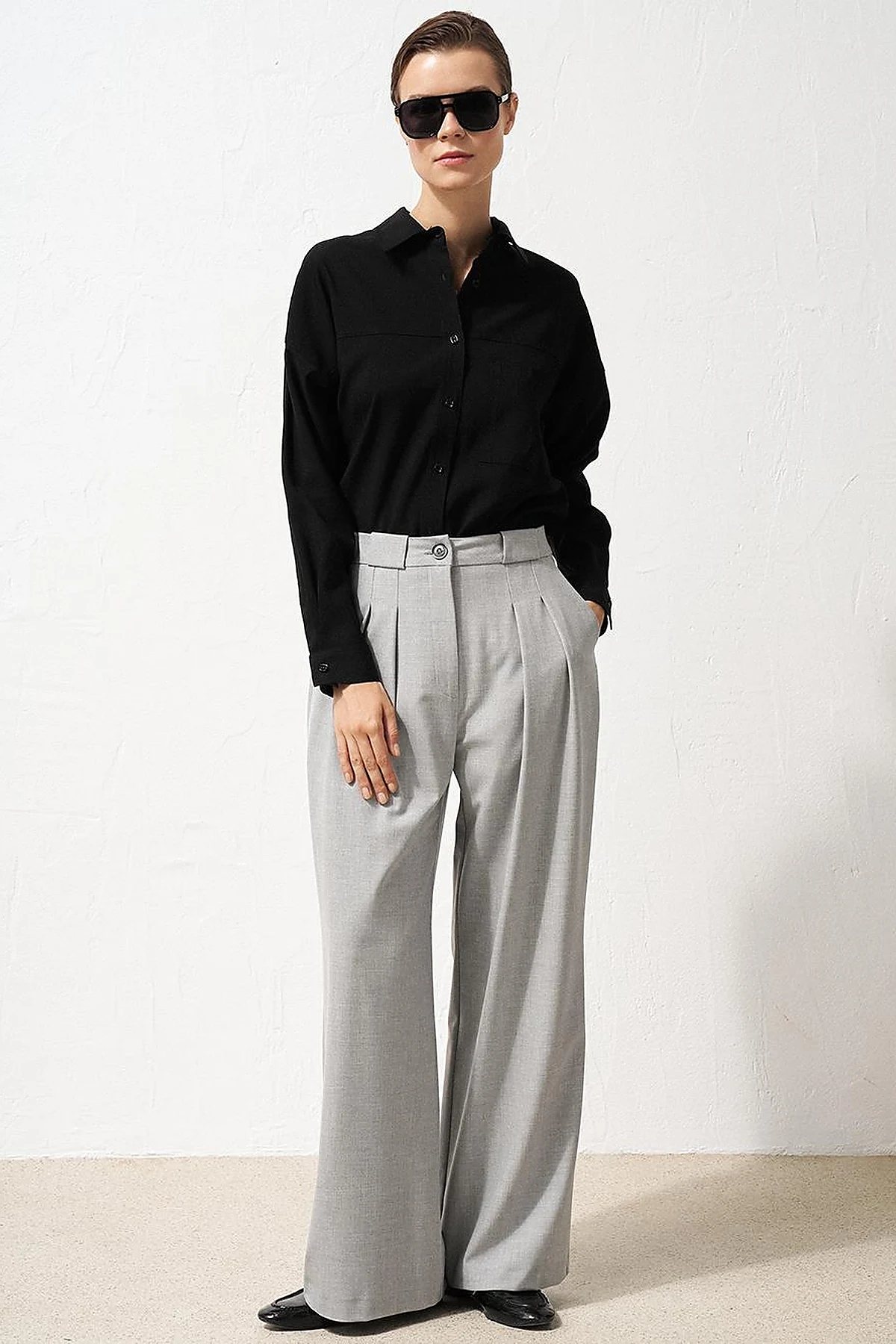 Pleated Wide-Leg Pants Light Gray