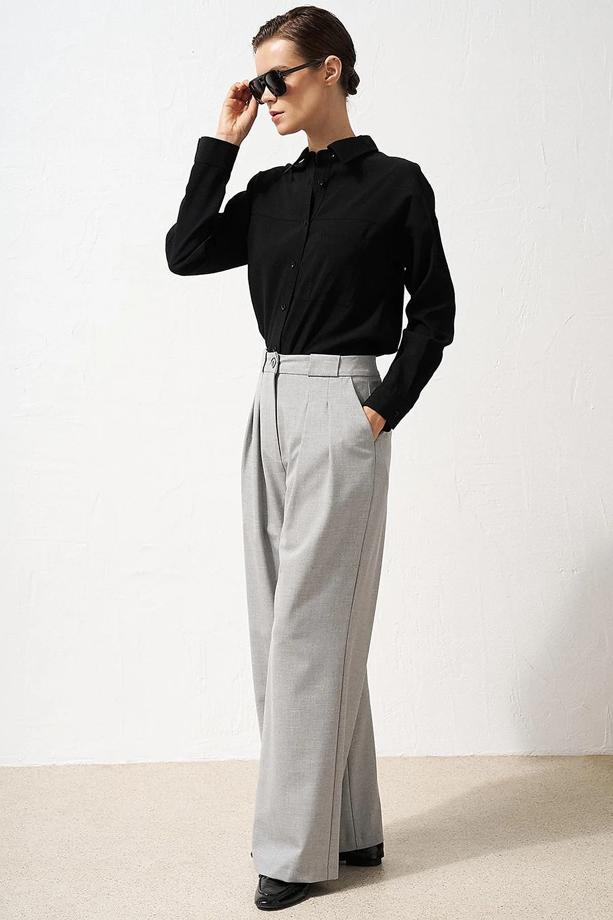 Pleated Wide-Leg Pants Light Gray