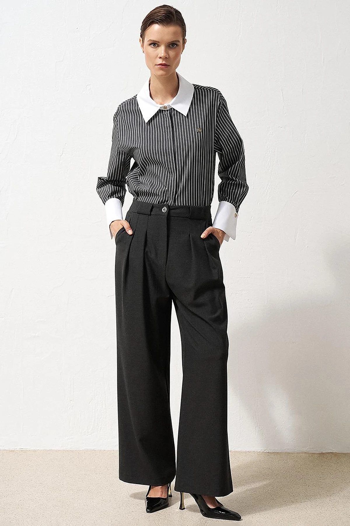 Pleated Wide-Leg Pants Dark Gray