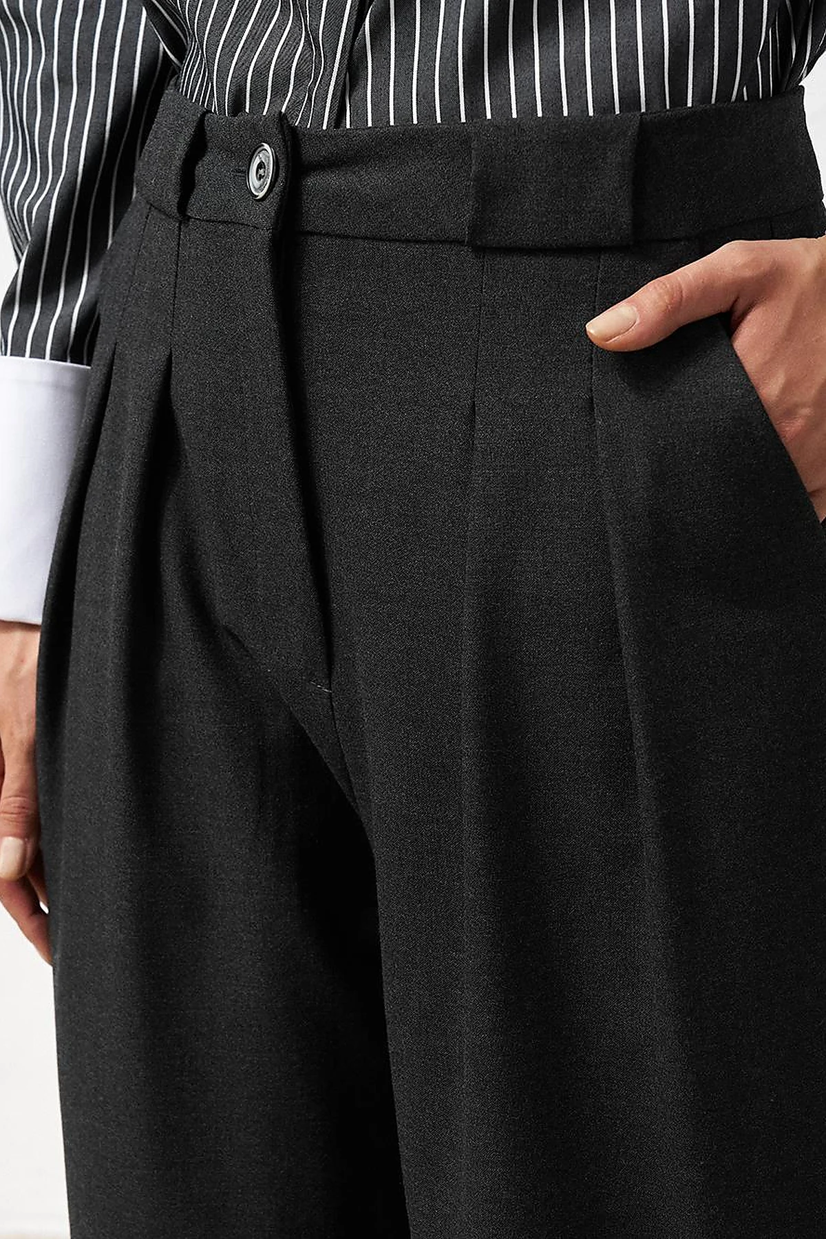 Pleated Wide-Leg Pants Dark Gray