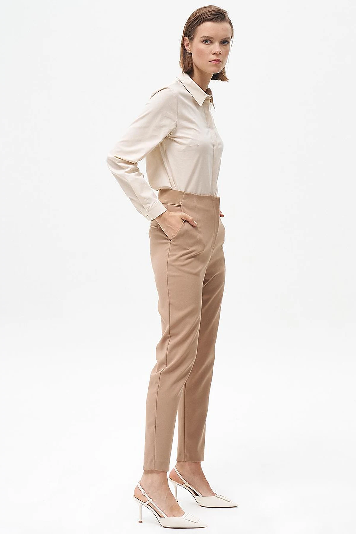 Pleated Tapered Pants Beige