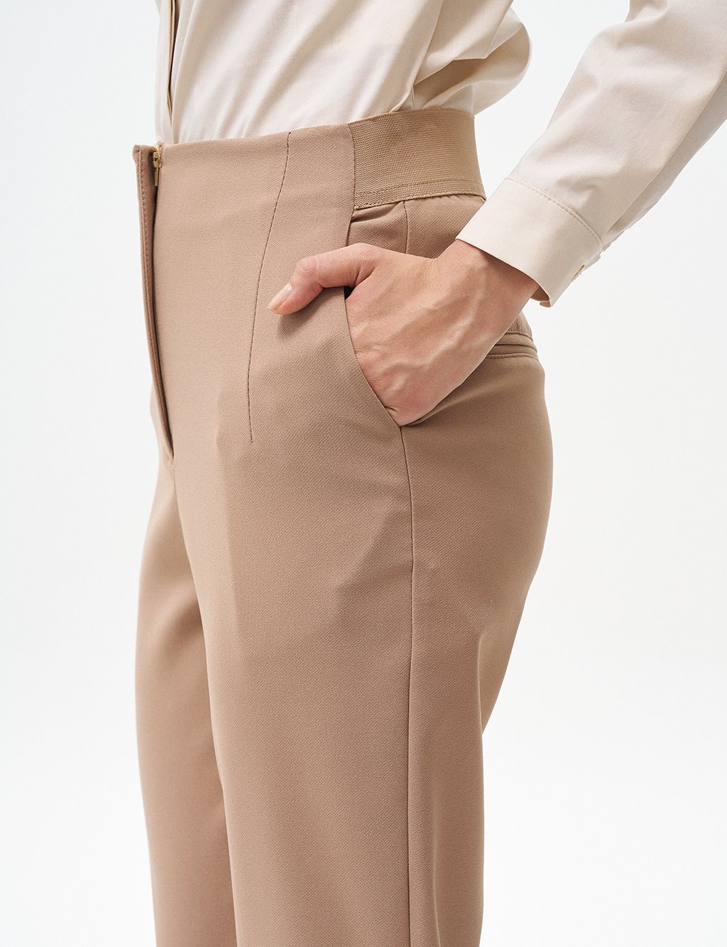 Pleated Tapered Pants Beige