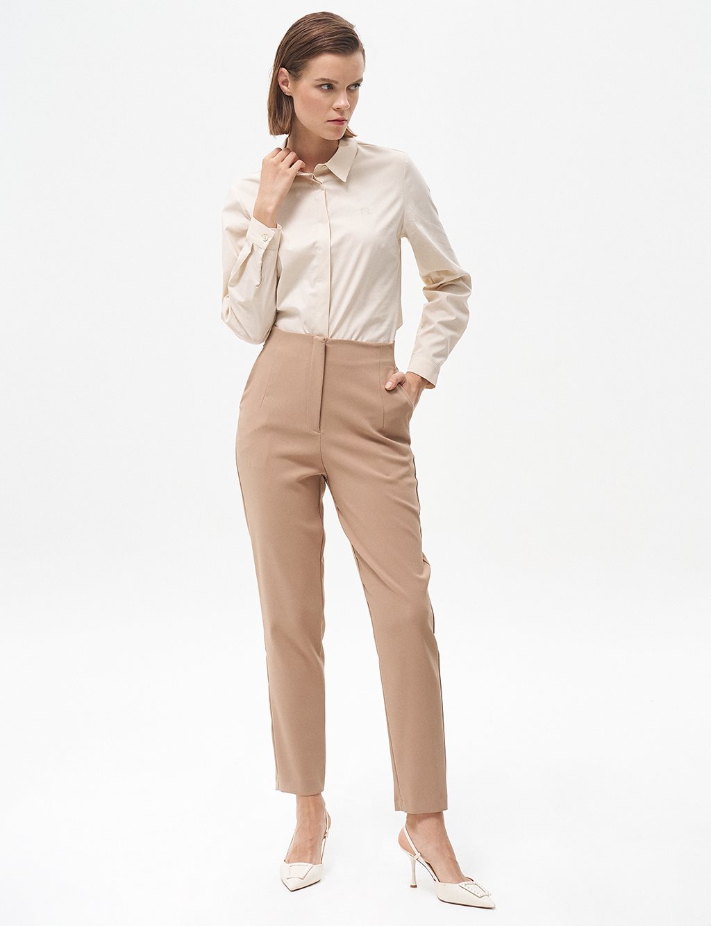 Pleated Tapered Pants Beige