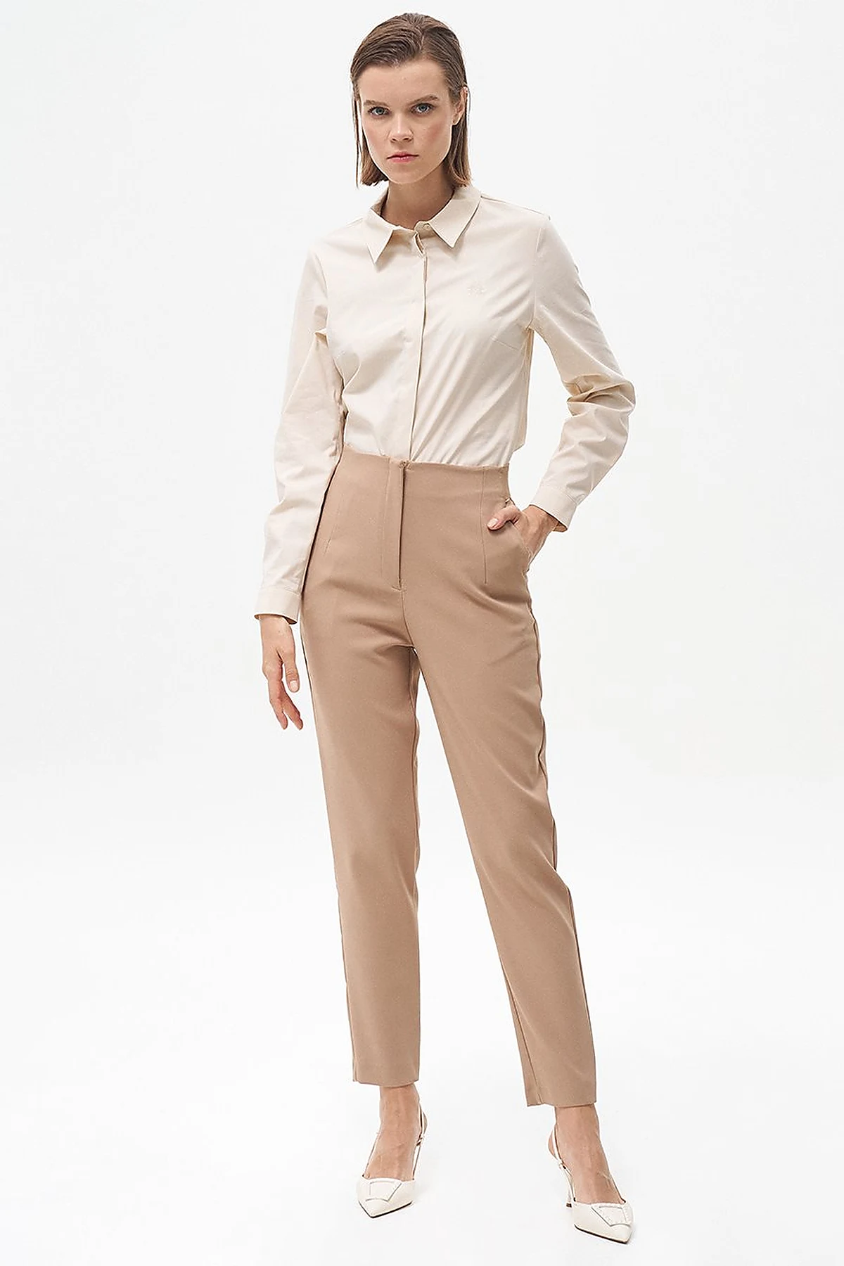 Pleated Tapered Pants Beige
