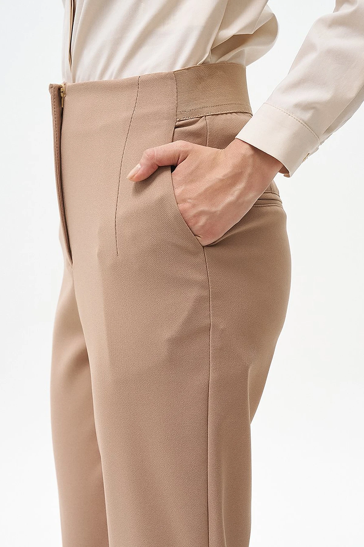 Pleated Tapered Pants Beige