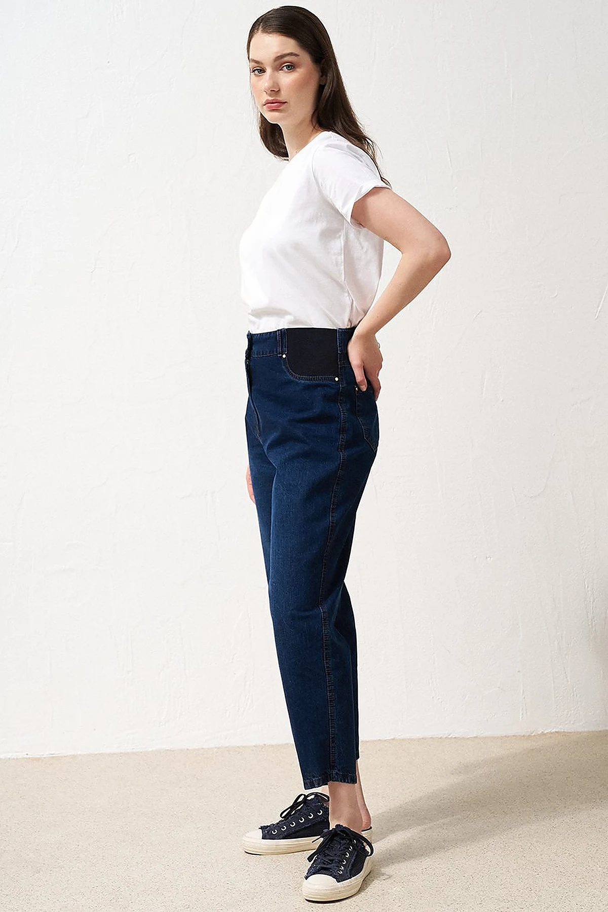 High-Waisted Denim Pants in Navy Blue