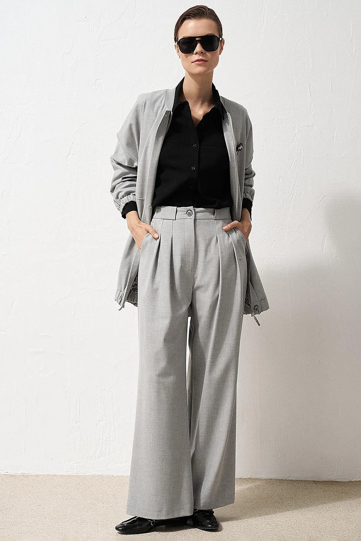 Pleated Wide-Leg Pants Light Gray