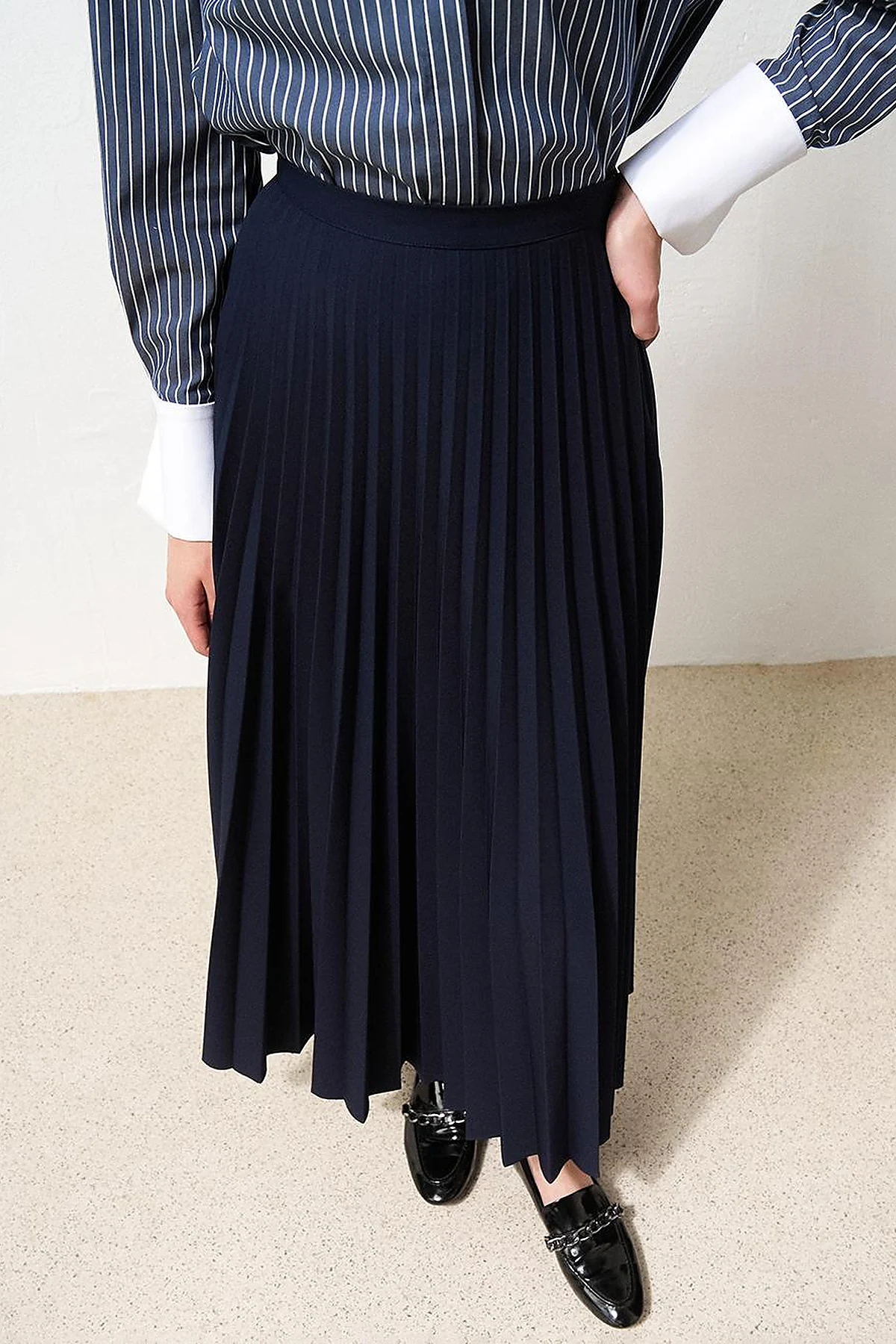 Zipped Pleated Skirt Navy Blue