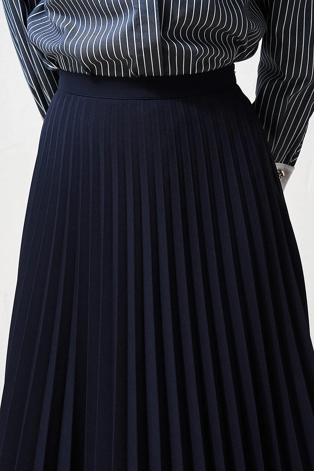 Zipped Pleated Skirt Navy Blue