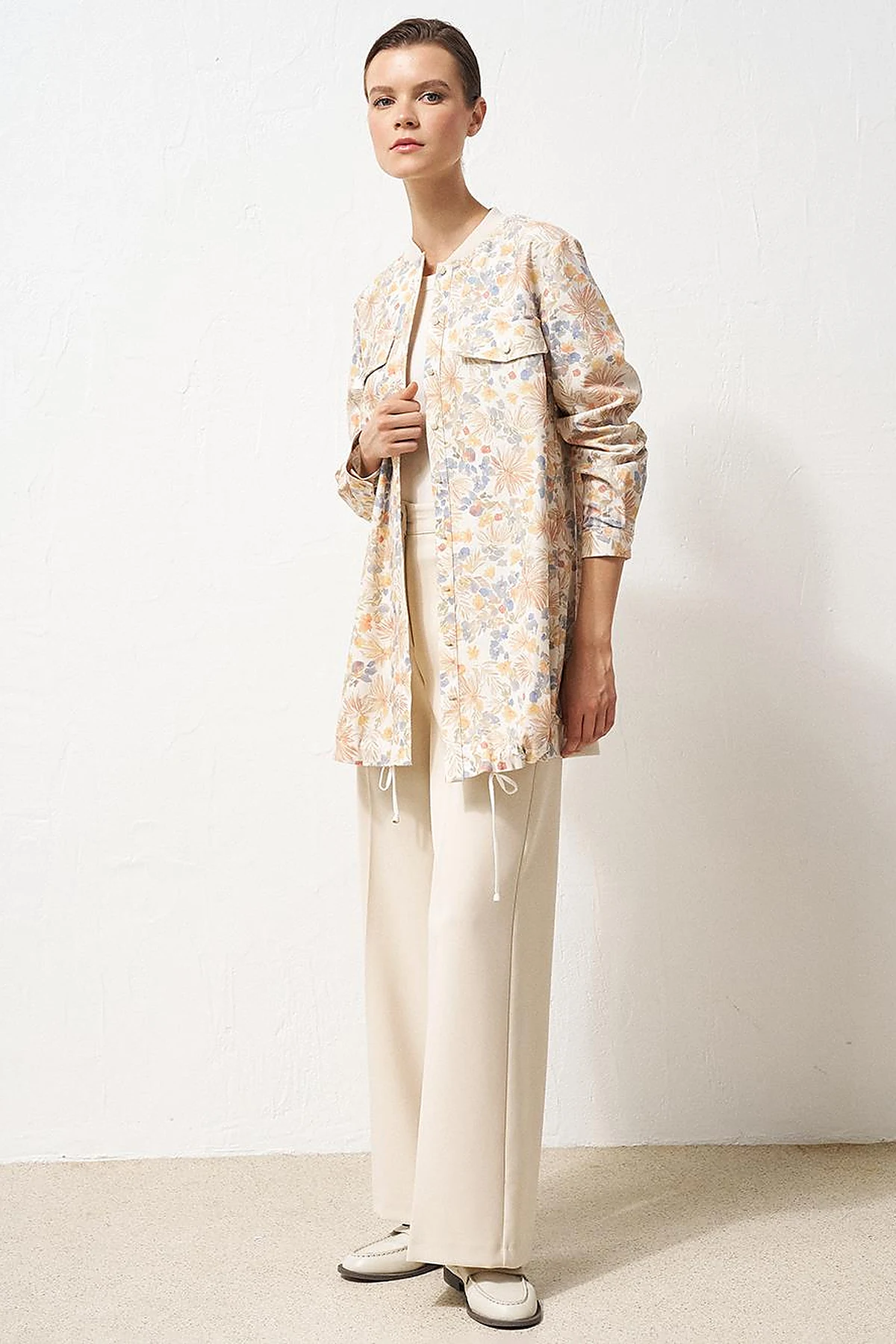 Floral Desenli Kapak Cepli Bluz Krem