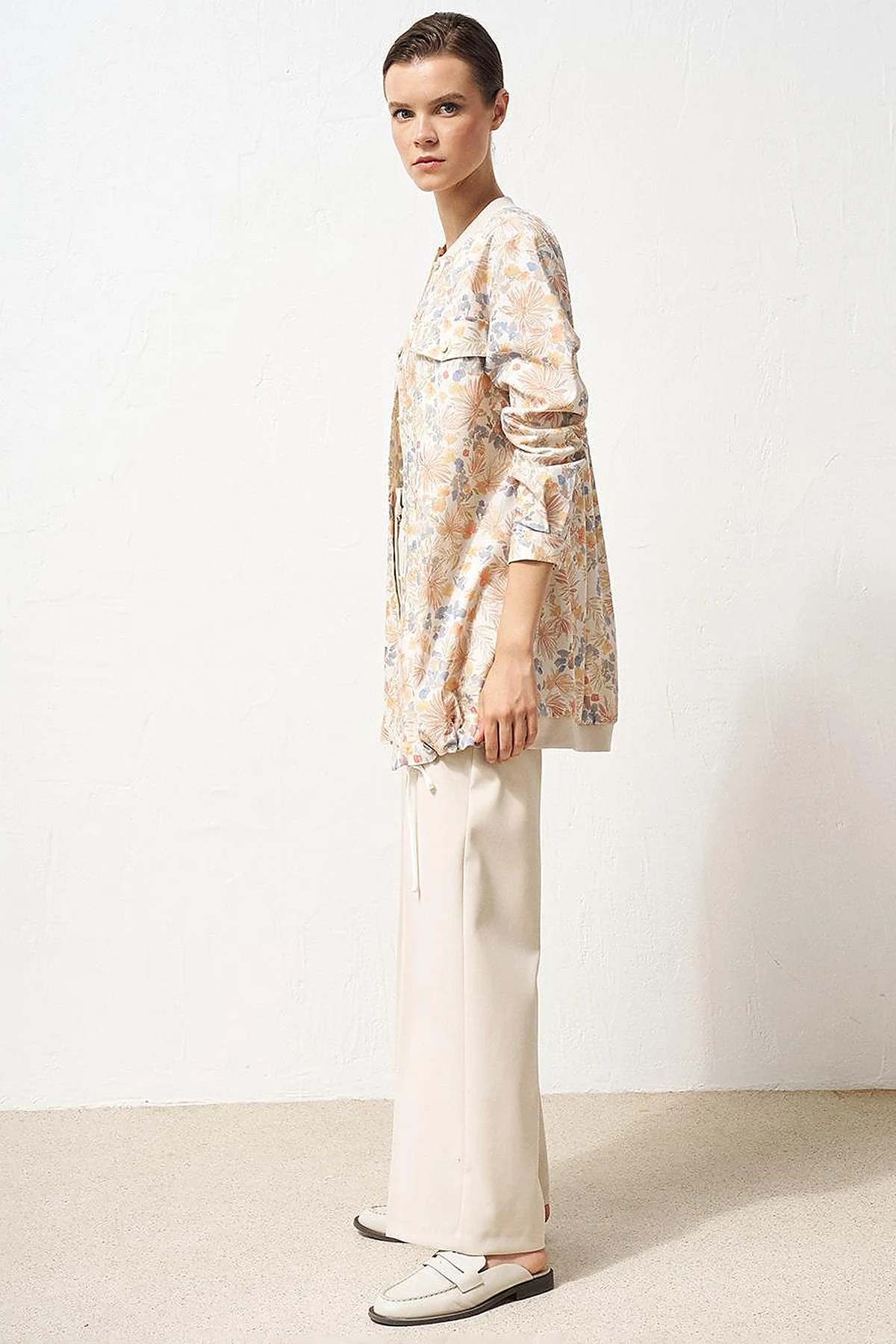 Floral Desenli Kapak Cepli Bluz Krem